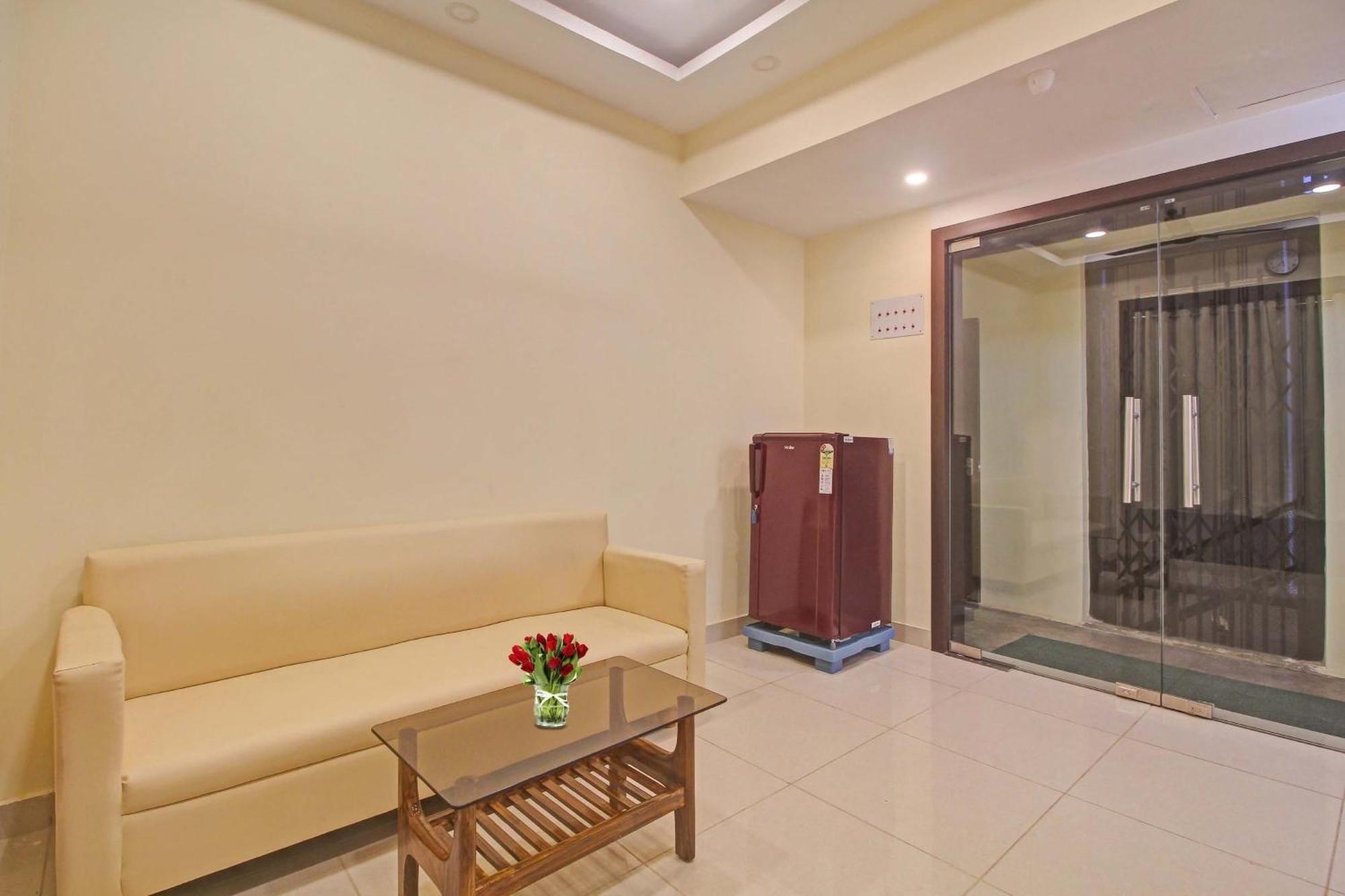 Super Townhouse Centre Point Inn Near Esplanade Metro Station Kalkutta Exterior foto